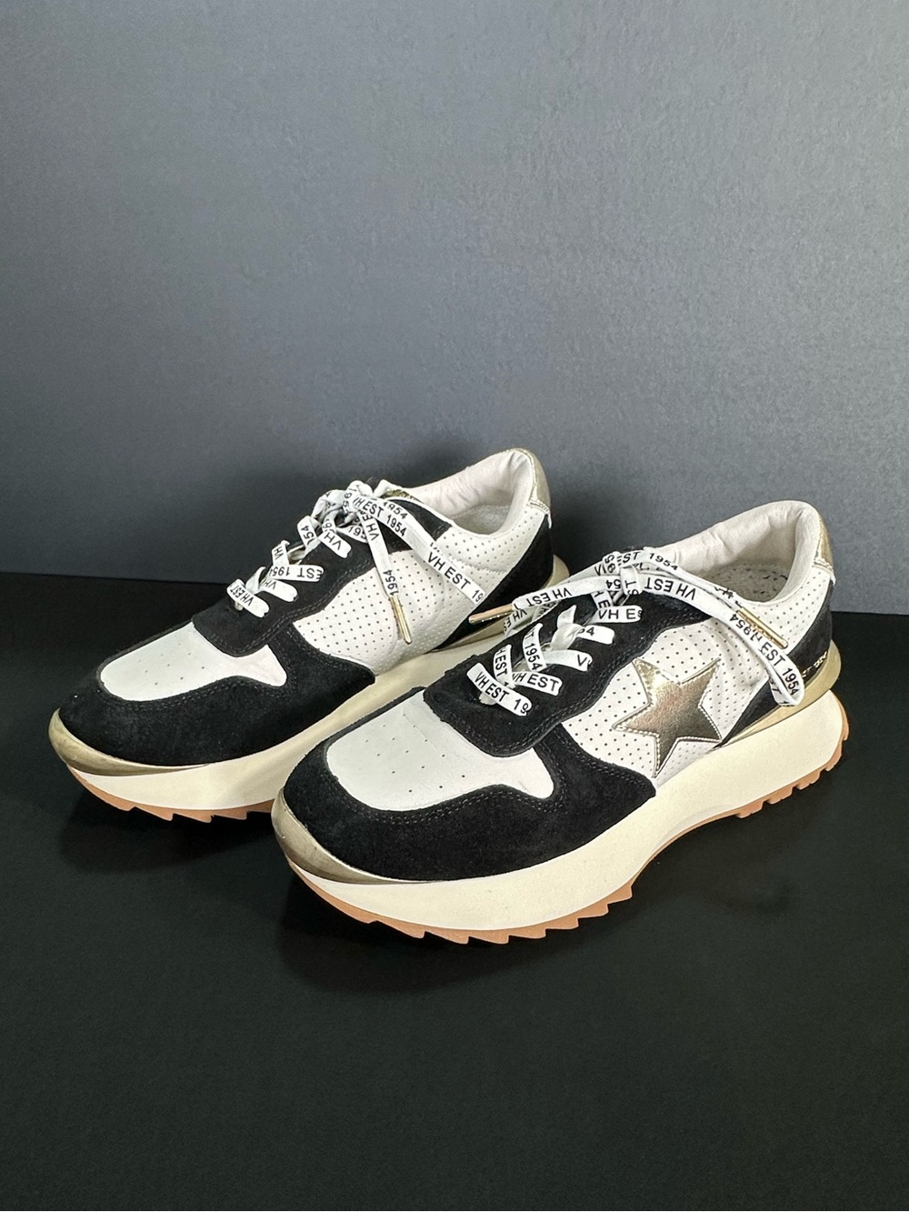 Vintage Havana Major 27 Sneakers Women’s 10 Black White Perforation Gold Star